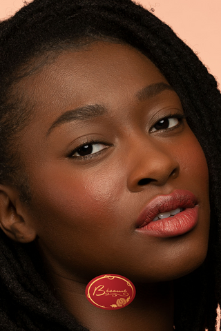 black-woman-wearing-neutral-shades-makeup
